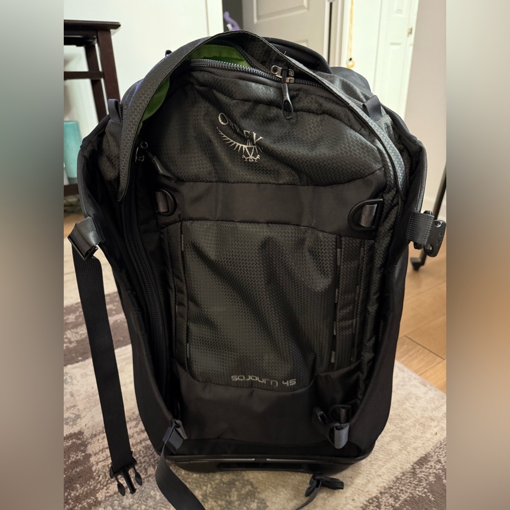 Osprey Sojourn 45L rolling bag
